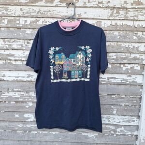 🌟 Vintage Navy Graphic T-Shirt with House Design Size Large